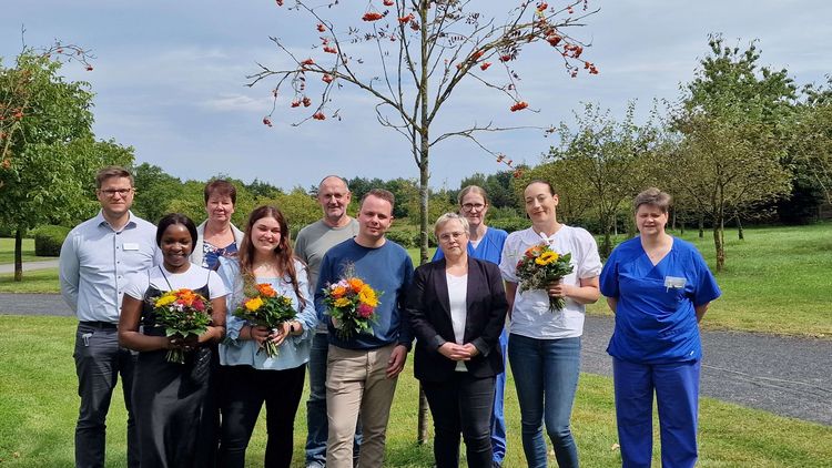 Erfolgreicher Abschluss der Pflegeausbildung 2024 an der MEDICLIN Hedon Klinik