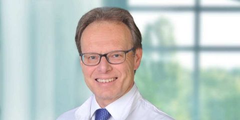 Porträt Dr. Michael Annas